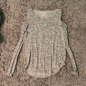 Long sleeve with cut outs